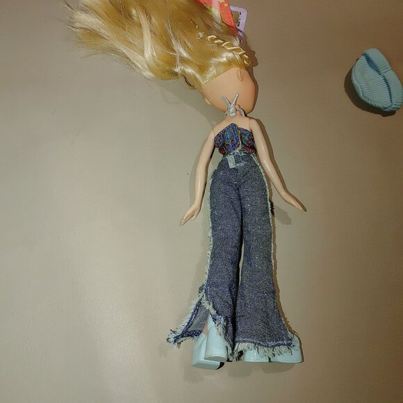 Chloe Doll MGA 2001 Angel Blonde Hair Blue Eyes Denim Flare Pants Collectible - Picture 3 of 5